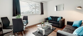 K Suites - Cozy 2 Bedroom with Own Parking