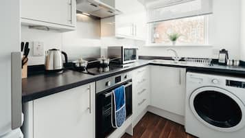 Kühlschrank, Mikrowelle, Wasserkocher, Toaster