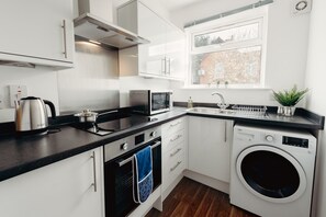 Kühlschrank, Mikrowelle, Wasserkocher, Toaster