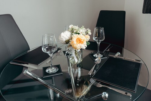 K Suites - Quaint 2 Bedroom with Parking