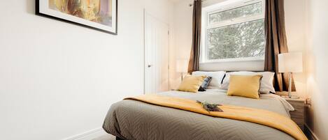 Iron/ironing board, free WiFi, bed sheets