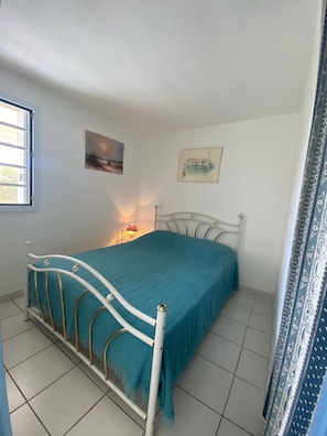 2 bedrooms - V0681 - Air-conditioned 6-bed apartment on the seafront with private parking. (Vias)