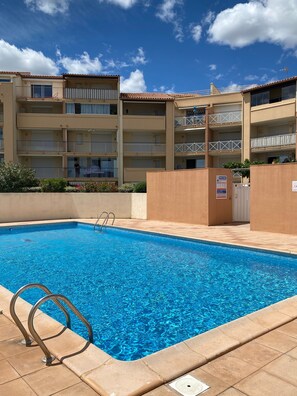 Pool - V0681 - Air-conditioned 6-bed apartment on the seafront with private parking. (Vias)