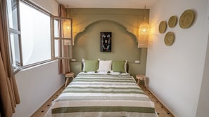 Iron/ironing board, internet, bed sheets - Superb 3-suite riad. A/C, swimming pool. Quiet, central and safe (Marrakech)
