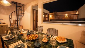 تناول الطعام بالخارج