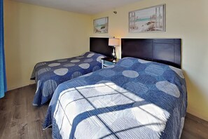 Free WiFi - Watch the Splash—You’re That Close | 8 ppl | C6 (Put-in-Bay)