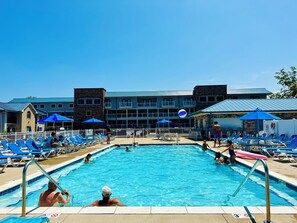Pool - Watch the Splash—You’re That Close | 8 ppl | C6 (Put-in-Bay)