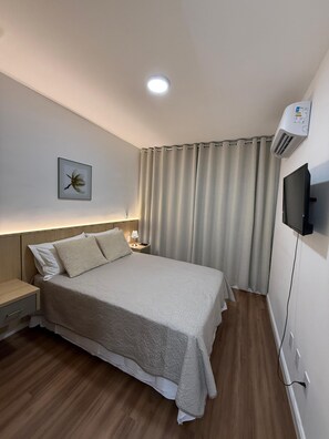 2 bedrooms, iron/ironing board, travel cot, free WiFi - 2-bedroom apartment with air conditioning. (Foz do Iguaçu)