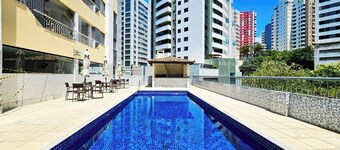 Apto c Piscina Academia e Churrasqueira em Pituba