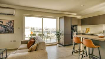 Apartemen, pemandangan kota | Area keluarga | TV layar datar