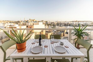 Terrace/patio - Modern & Spacious 3BD Apt With Terrace (Msida)