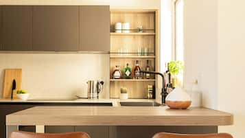 Apartemen, pemandangan kota | Makan di kamar