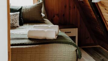 2 bedrooms, iron/ironing board, travel cot, free WiFi