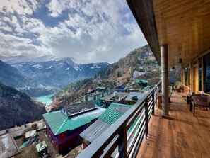 Exterior - Oh Yaara (Tosh)