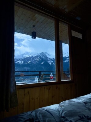 Free WiFi - Oh Yaara (Tosh)