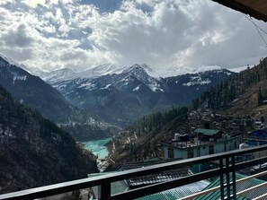 Exterior - Oh Yaara (Tosh)