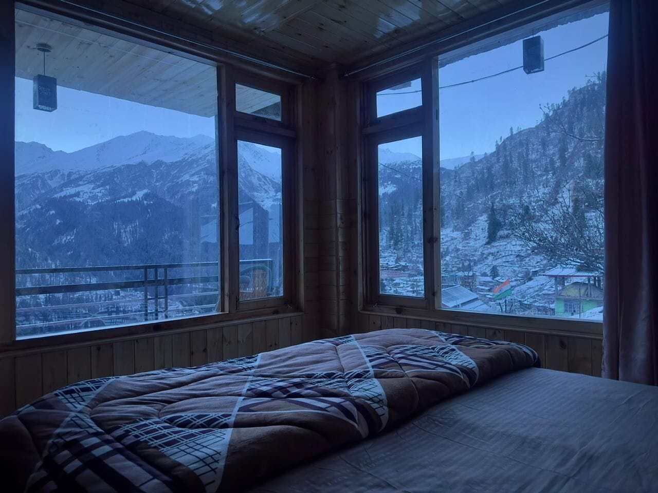 Chambre Double Deluxe, 1 très grand lit, balcon, vue montagne