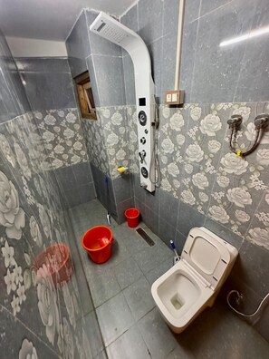 Interior - Oh Yaara (Tosh)