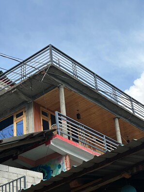 Exterior - Oh Yaara (Tosh)