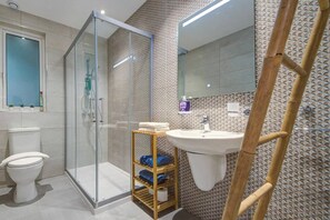 Hair dryer, towels, toilet paper - Central 1BR Studio Near St. Julian’s Hotspots w/AC (St. Julian`s)