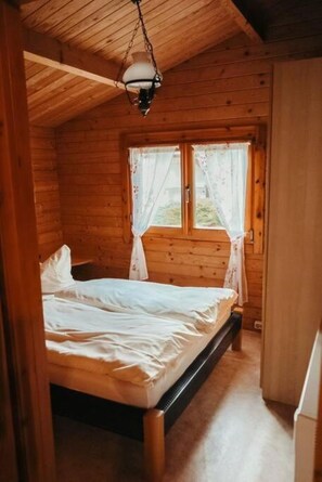 واي فاي مجانًا وملاءات أسرّة