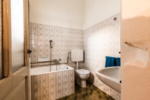 Maisonette, Küche, Stadtblick | Badezimmer