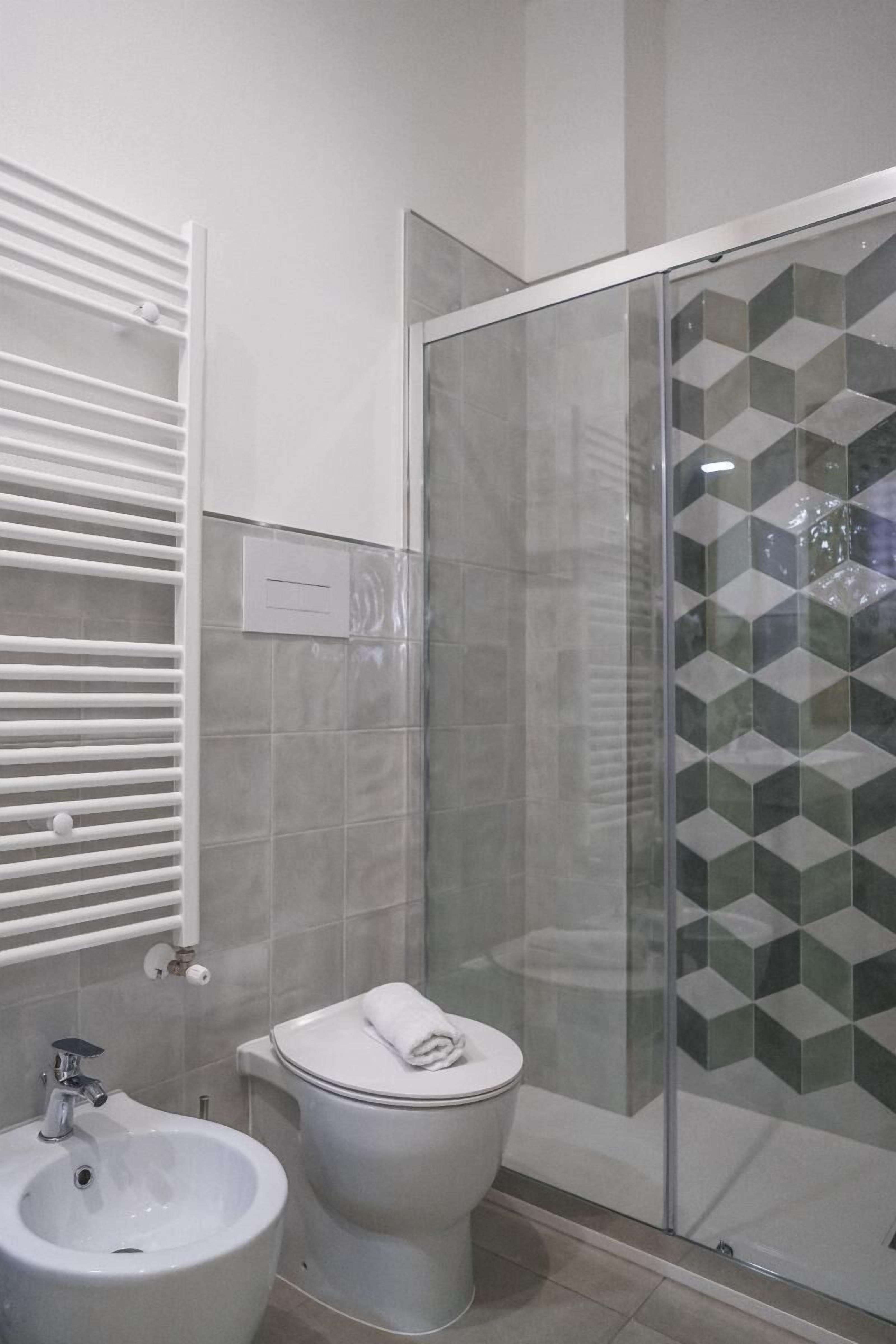 Secador de pelo, toallas