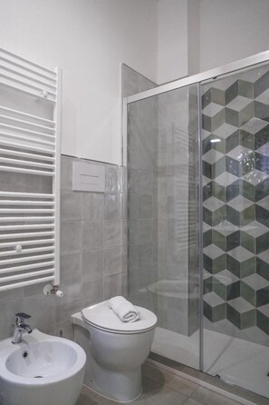 Hårføner og håndklær