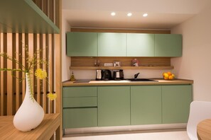 Coffee/tea maker, fridge, microwave, oven - Appartamento Luxury Giada con Idromassaggio (Terrasini)