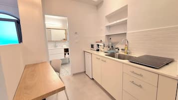 Basic-Doppelzimmer | Eigene Küche | Kühlschrank, Mikrowelle, Herdplatte, Kochgeschirr/Geschirr/Besteck