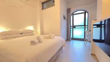 Desk, laptop workspace, iron/ironing board, free WiFi