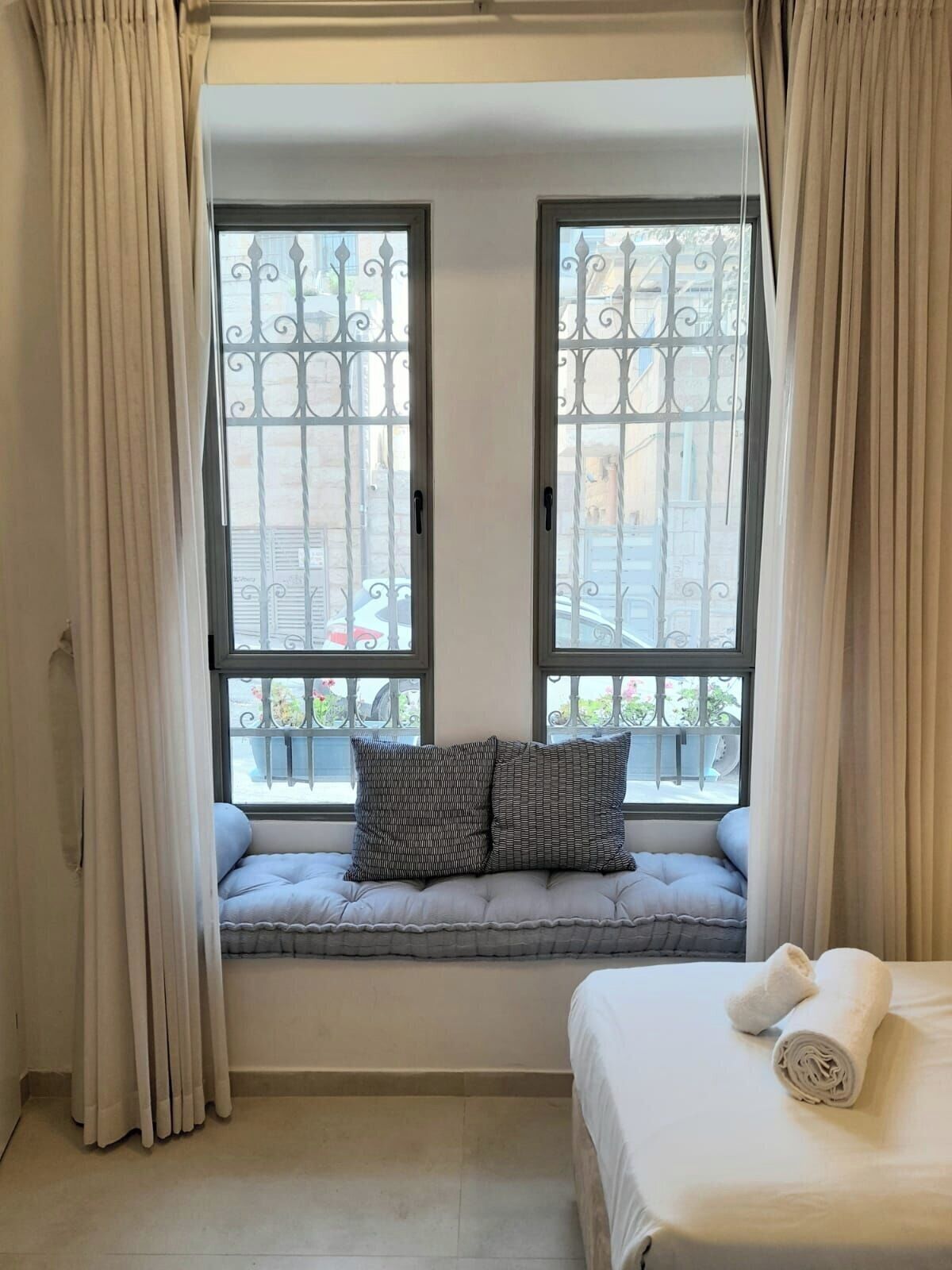 Basic-Doppelzimmer | Schreibtisch, laptopgeeigneter Arbeitsplatz, Bügeleisen/Bügelbrett