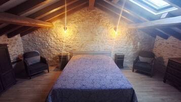 8 bedrooms, iron/ironing board, free WiFi, bed sheets