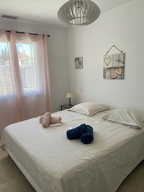 2 bedrooms, iron/ironing board, Internet, bed sheets - Rental house with swimming pool in provence on the commune of Gargas (Gargas)