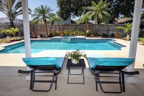 Pool - Largo Pool Home with Spa, Grill & Private Yard (Largo)