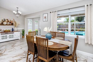 Dining - Largo Pool Home with Spa, Grill & Private Yard (Largo)