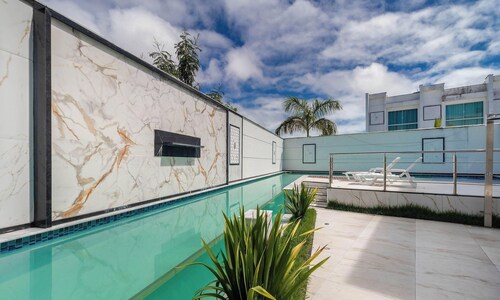 Aptos em Condo. c/ Piscina a 400 m da Praia