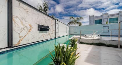 Aptos em Condo. c/ Piscina a 400 m da Praia