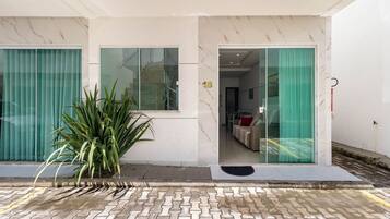 Basic Apartment | Exterior detail