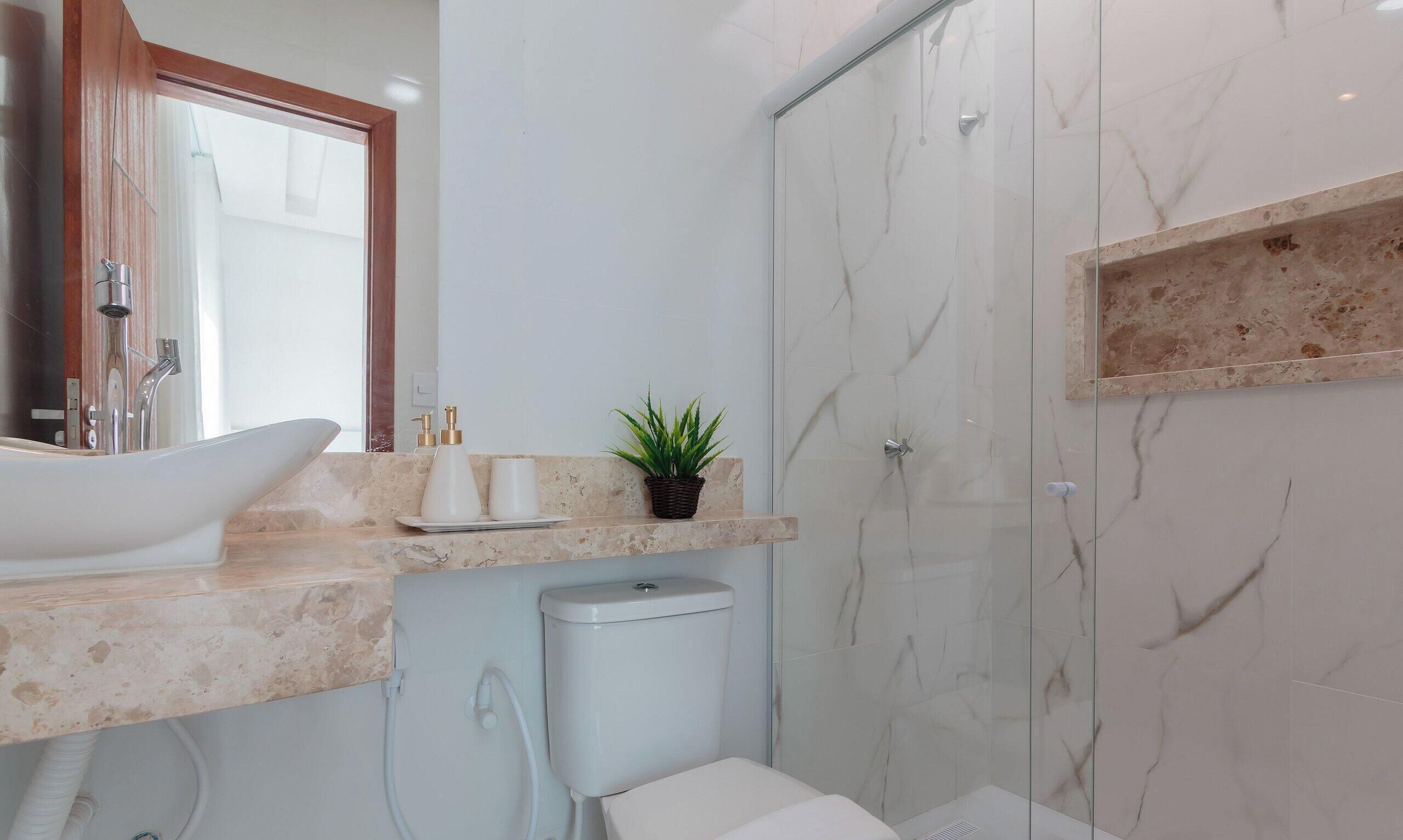 Basic Apartment | Bathroom | Shower