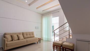 Basic Apartment | Living area