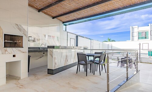 Aptos em Condo. c/ Piscina a 400 m da Praia