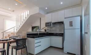 Basic Apartment | Private kitchen - Aptos em Condo. c/ Piscina a 400 m da Praia (Porto Seguro)