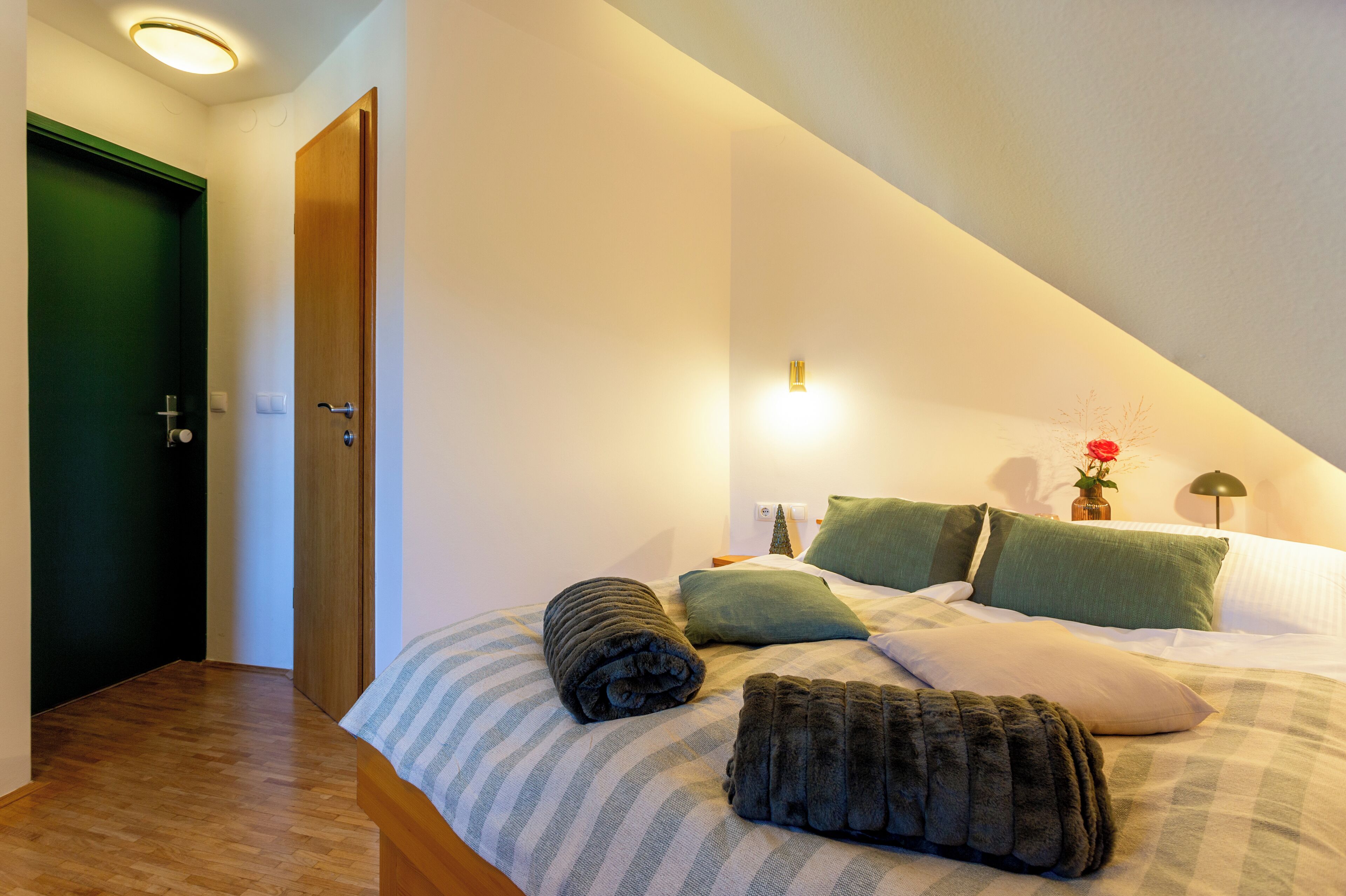 In-room safe, desk, soundproofing, free WiFi