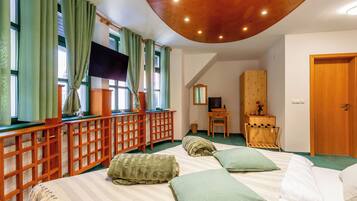 In-room safe, desk, soundproofing, free WiFi