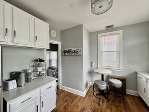 Interior - Chocolate Avenue Charm (Hershey)