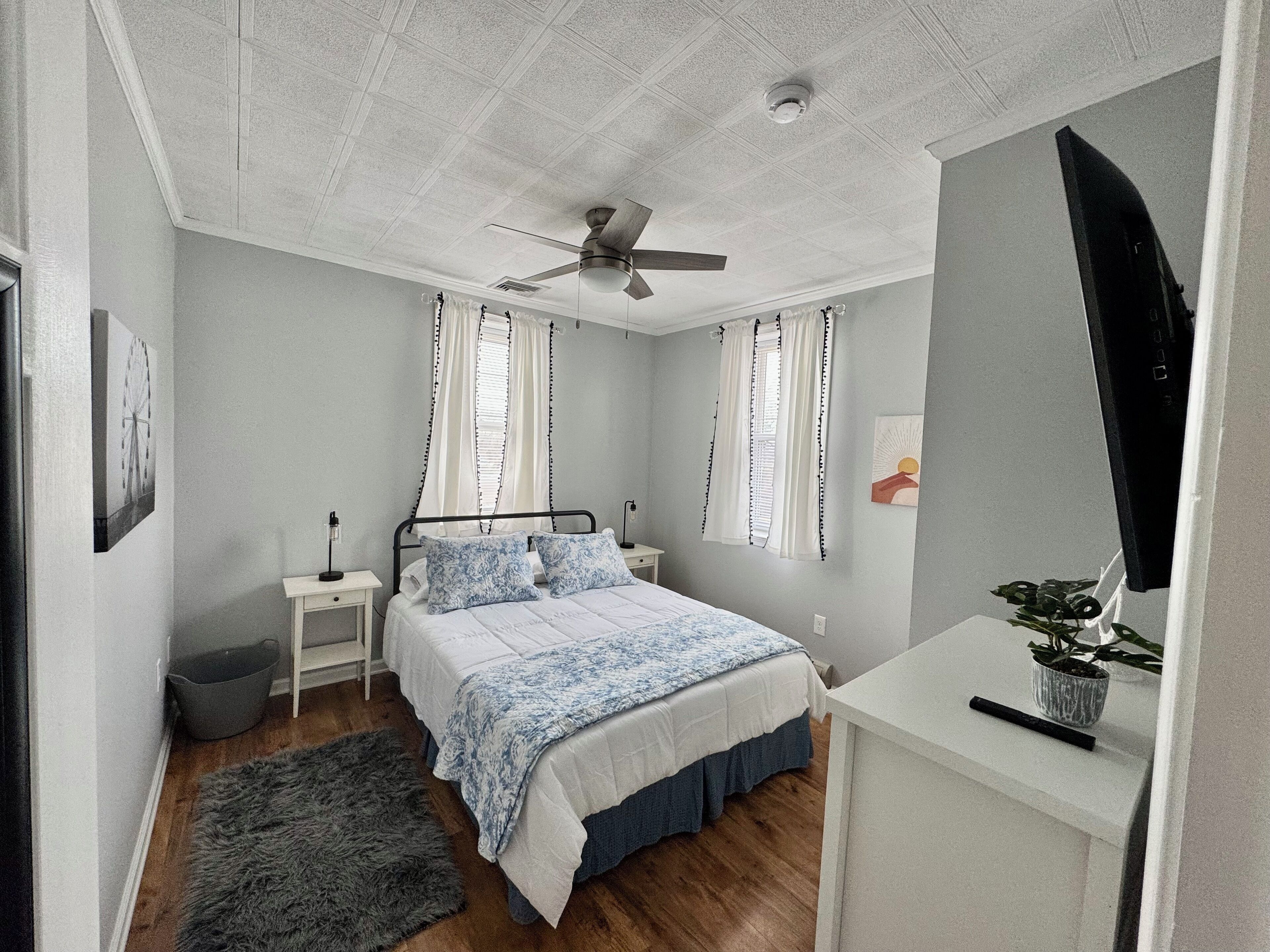 Iron/ironing board, WiFi, bed sheets