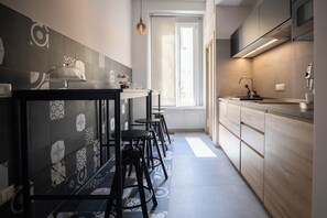 Free daily local cuisine breakfast - L èlégant Boutique Rooms Naples (Napoli)