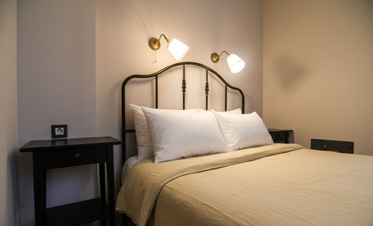 Tabla de planchar con plancha, wifi, ropa de cama