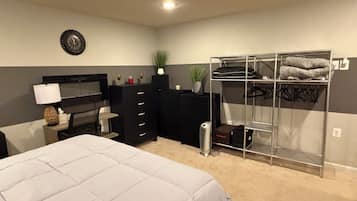 1 chambre, fer et planche Ă repasser, Wi-Fi gratuit, draps fournis